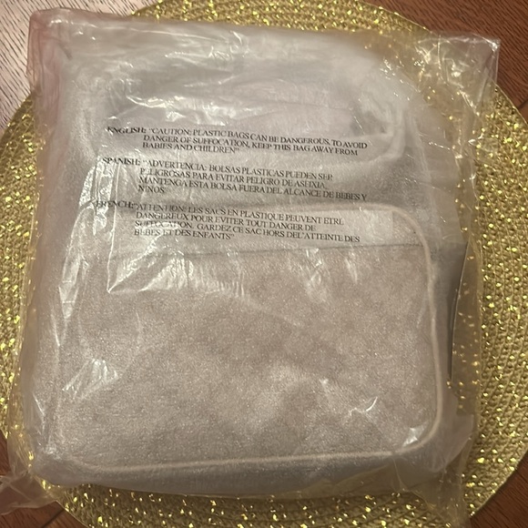 KATE SPADE BEIGE FLOWER MINI CAMERA CROSSBODY BAG. NWT NIP RETAILS $279 - Picture 3 of 7